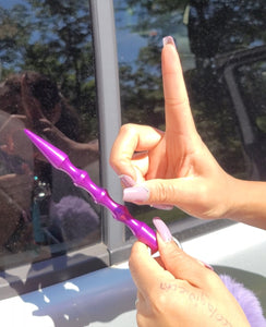 Can a kubaton break a car window?