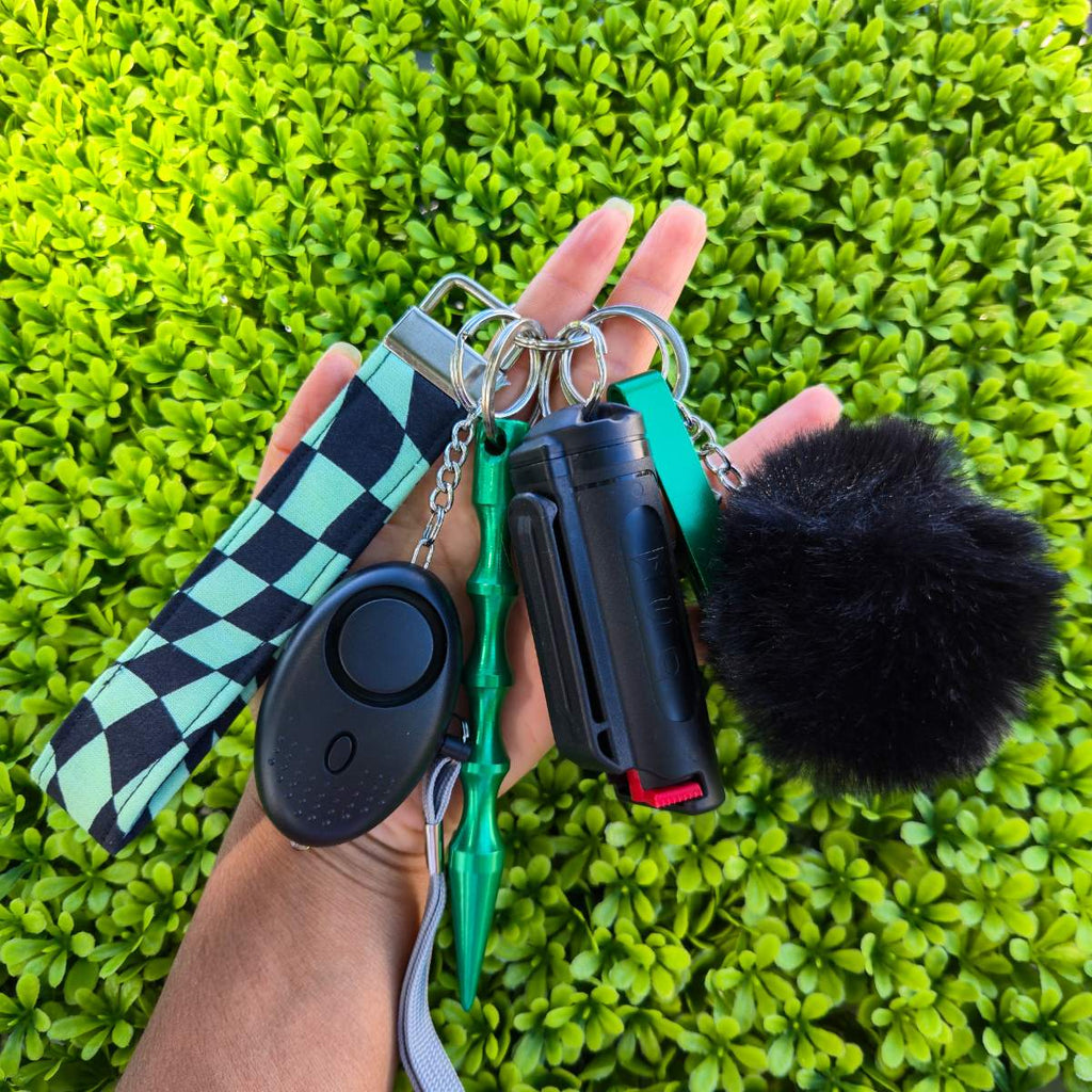 Niccolagio self defense keychain for women – stylish safety keychain with protection tools, llavero de autodefensa elegante para mujer.
